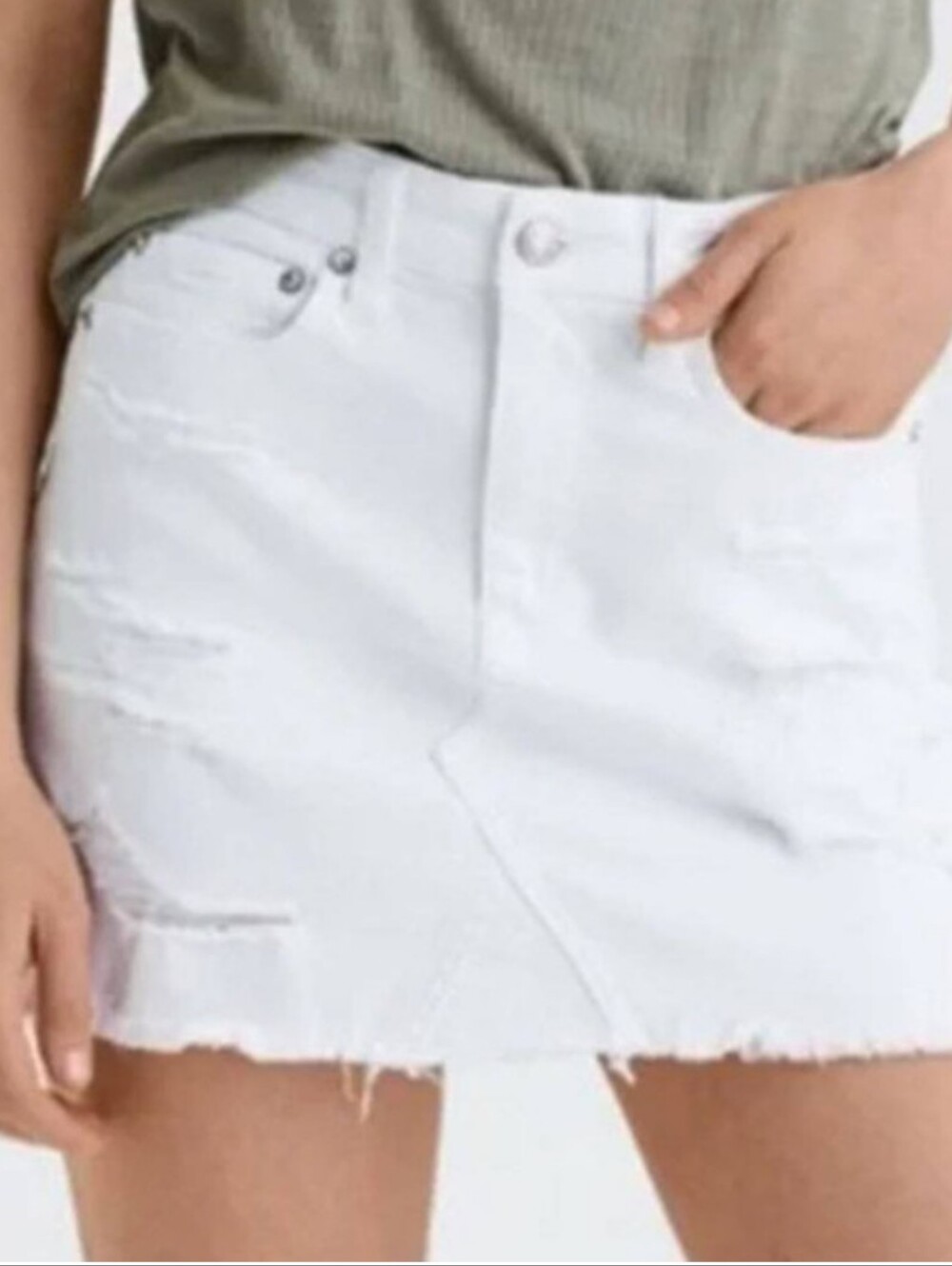 NWT American Eagle white denim skirt. Distressed,Vintage high rise stretch Sz 0